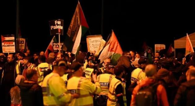 Cảnh sát Anh bắt 6 người vì bạo động ngoài sân Aston Villa_692834c33abdd.jpeg