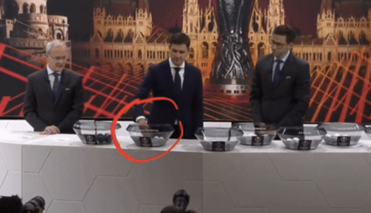 CĐV tố UEFA dàn xếp MU đấu Barca ở Europa League_692849eed420a.png