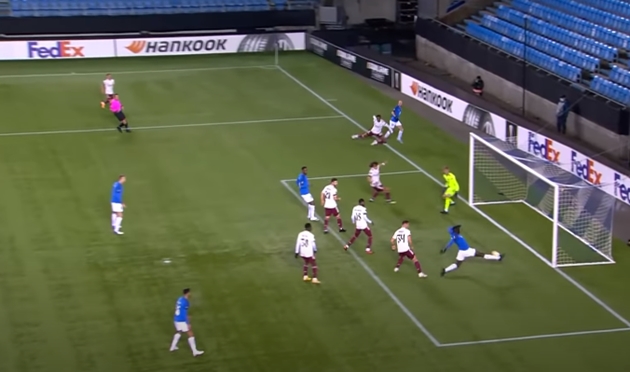 CHOÁNG! Tệ hơn Fernando Torres, sao Molde dâng chiến thắng cho Arsenal_6928526c2a276.jpeg