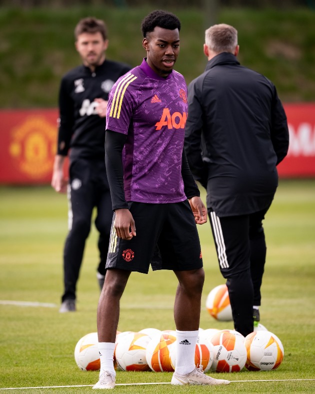 Cựu binh tái xuất, Man Utd sẵn sàng ‘vượt ải’ Granada_692850077fdaf.jpeg