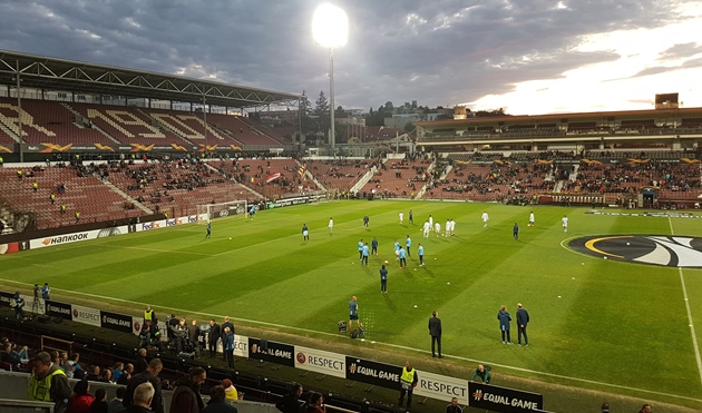 Cựu sao Liverpool hóa “tội đồ”, Lazio thua ngược ở Romania_69285a5097d3c.jpeg