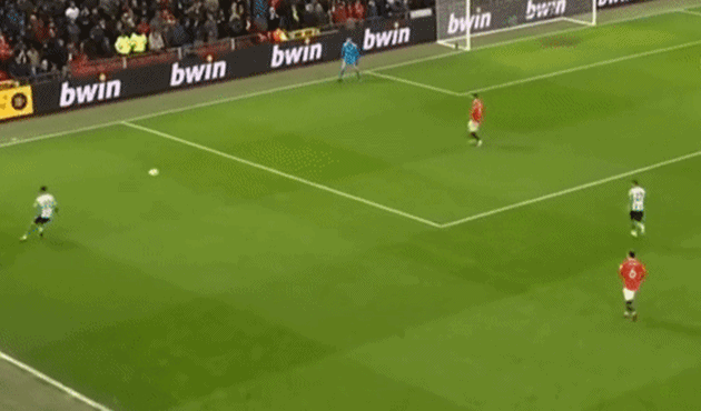 De Gea chơi chân tệ hại_692846fd4a26e.gif