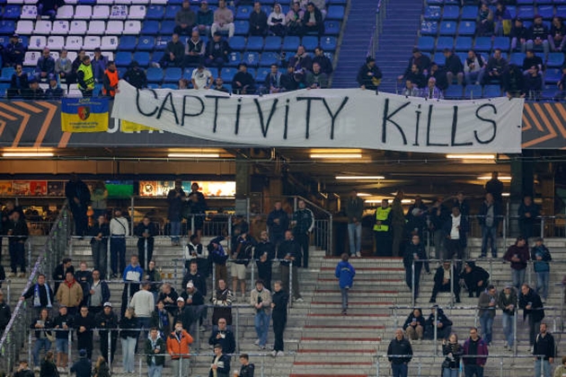 Đem vũ khí vào sân, khoảng 60 cổ động viên Lazio bị bắt giữ_69283fc7591ff.jpeg