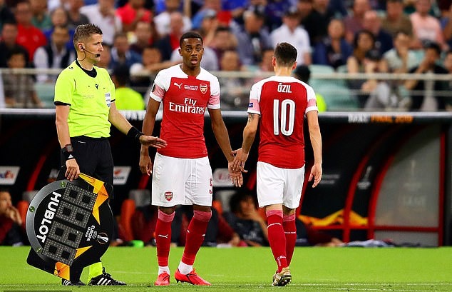 “Emery tự đập vào chân mình khi để cậu ta ra sân”_69285ae2053ad.jpeg