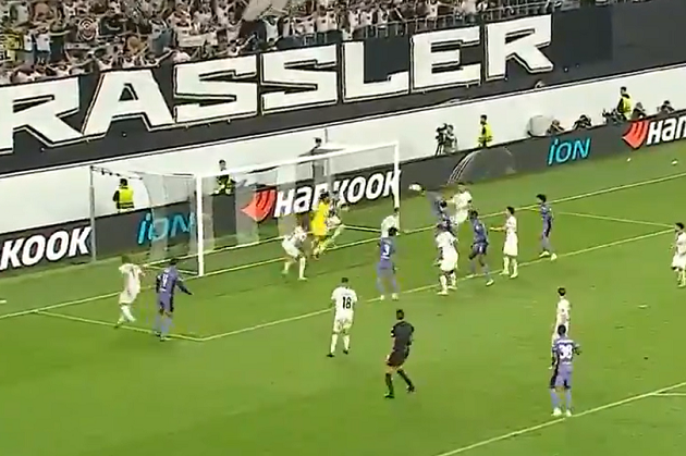 Fan Liverpool: “Chỉ Darwin Nunez mới có thể bỏ lỡ tình huống đó”_6928438a8cc9e.png