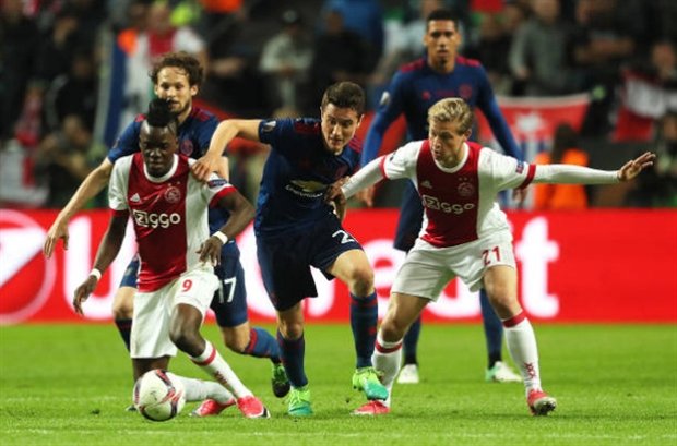 Góc chiến thuật: Mourinho ‘cáo già’, Man Utd ‘bóp nghẹt’ Ajax_692865d32308a.jpeg