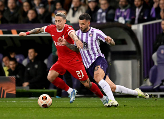 Hậu vệ Liverpool bị chê ngủ quên trước Toulouse_692843034c5cf.png