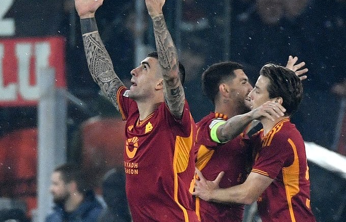 Hình ảnh rơi nước mắt trong trận thắng của Roma_692840f624616.jpeg