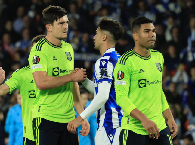 HLV Ten Hag bị chỉ trích vì để Maguire đá tiền đạo_69284a20b4724.png