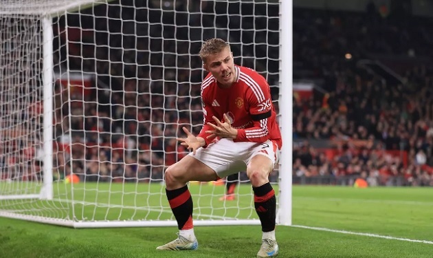 Hojlund gặp khó trước PAOK: Scholes và Van Nistelrooy nói gì?_69283db5423b5.jpeg