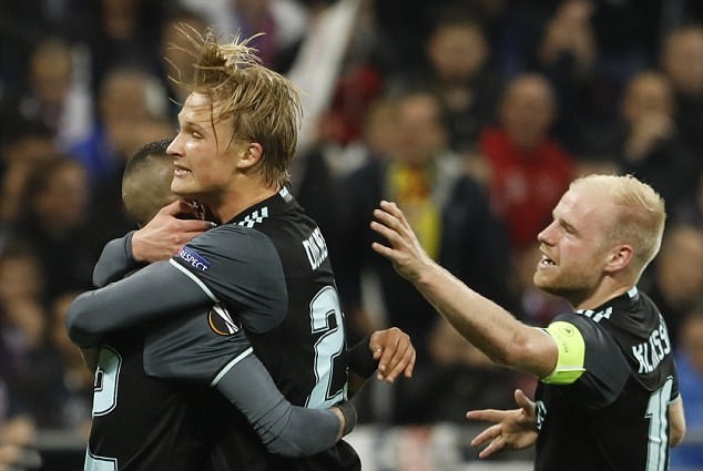 Hút chết trên đất Pháp, Ajax hẹn Man Utd tại chung kết_6928668881d68.jpeg