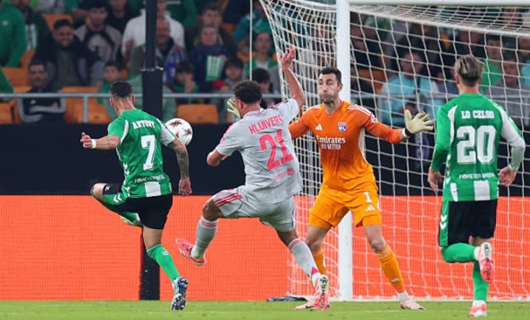 Isco sững sờ trước siêu phẩm lốp bóng của Antony vào lưới Lyon_692834c985059.jpeg