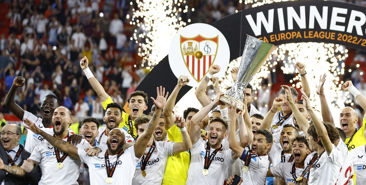 Khoảnh khắc Sevilla lần thứ 7 ẵm cúp Europa League_692843ed4ae68.jpeg