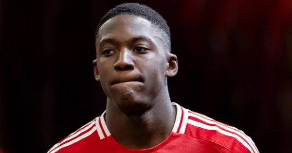 Kobbie Mainoo gây sốc khi đăng ảnh mặc áo Tottenham_692838cc5367e.jpeg