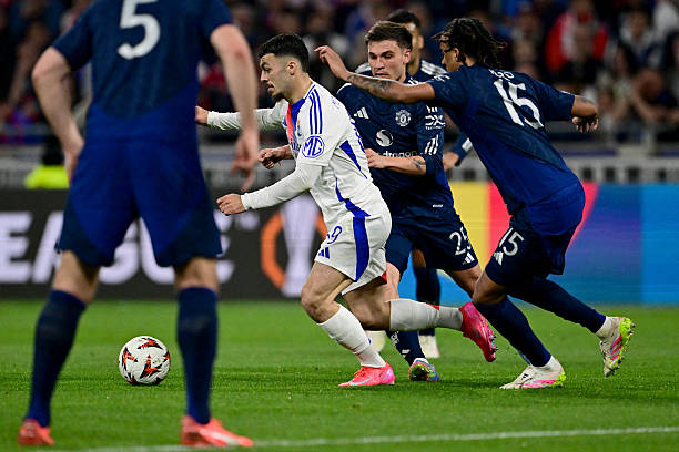 Lyon ra quyết định bất ngờ trước trận gặp MU_6928395f8d486.jpeg