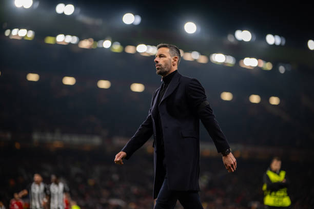 Man United thắng trận, Van Nistelrooy phàn nàn điều gì?_69283d835baff.jpeg