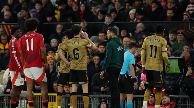 Man Utd 4-1 Sociedad: 3 quả phạt đền; Hat-trick của Bruno Fernandes_69283a9295af3.jpeg