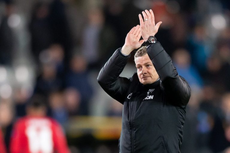 Man Utd hòa thất vọng, Van Persie đặt dấu hỏi về quyết định của Ole_692855ca11776.jpeg