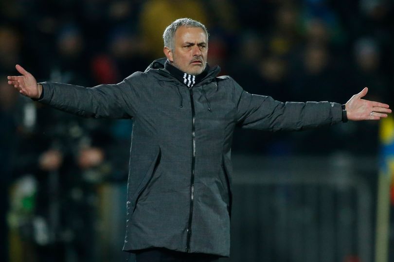 Mourinho ra lời hứa, CĐV Man Utd hả dạ_692867ac411ef.jpeg