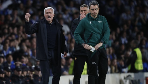 Mourinho: “Sự hy sinh, lòng dũng cảm”_6928464277e84.jpeg