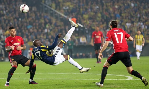 Moussa Sow lập siêu phẩm, “Quỷ đỏ” thua bẽ mặt trên đất Thổ Nhĩ Kì_692868e25872b.jpeg