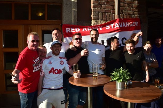 NHM M.U hát vang bài chống khủng bố trước thềm chung kết_69286616cae10.jpeg