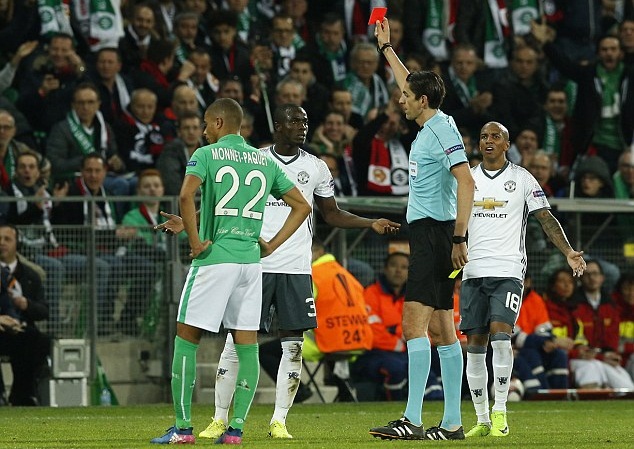 NÓNG: Eric Bailly nguy cơ bị treo giò nhiều hơn 1 trận_692867f2f3d6d.jpeg