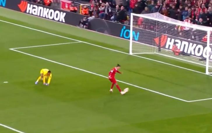 Pha bỏ lỡ như Fernando Torres của Darwin Nunez_69284356a506c.jpeg