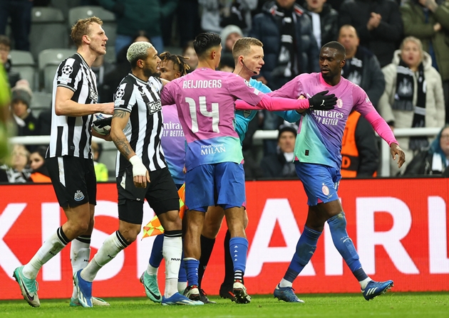 Rafael Leao đặt mục tiêu vô địch Europa League_6928428fdc578.jpeg