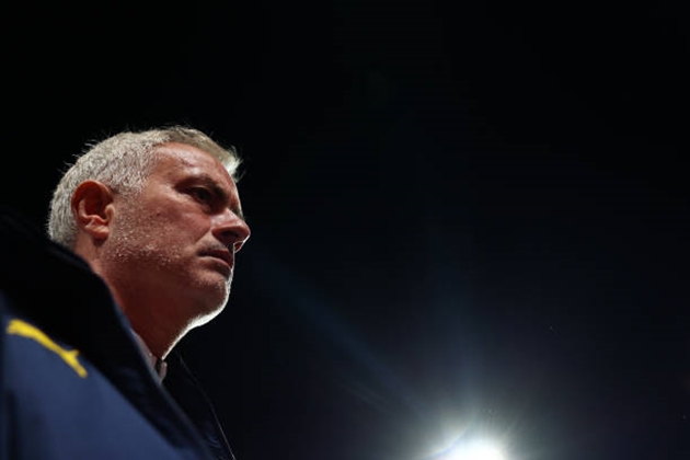 Sắc thái của Mourinho trong ngày Fenerbahce nhọc nhằn giành 1 điểm_69283f5ab565a.jpeg