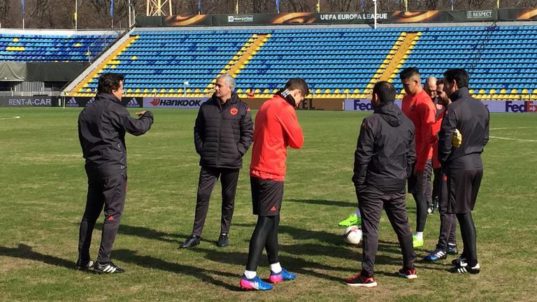 Sân nhà Rostov bị Mourinho chê thậm tệ_692867c0eaf3c.jpeg