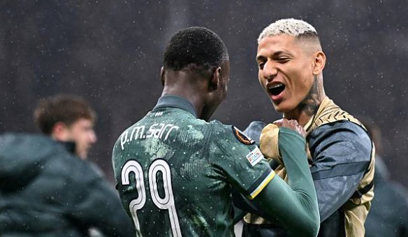 Son vắng mặt, Tottenham nhọc nhằn vào bán kết Europa League_6928394dd3238.jpeg