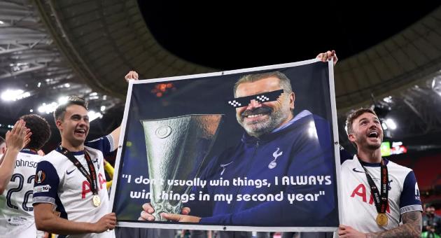 Spurs vô địch, cầu thủ giương biểu ngữ tri ân Postecoglou_692836195d413.jpeg