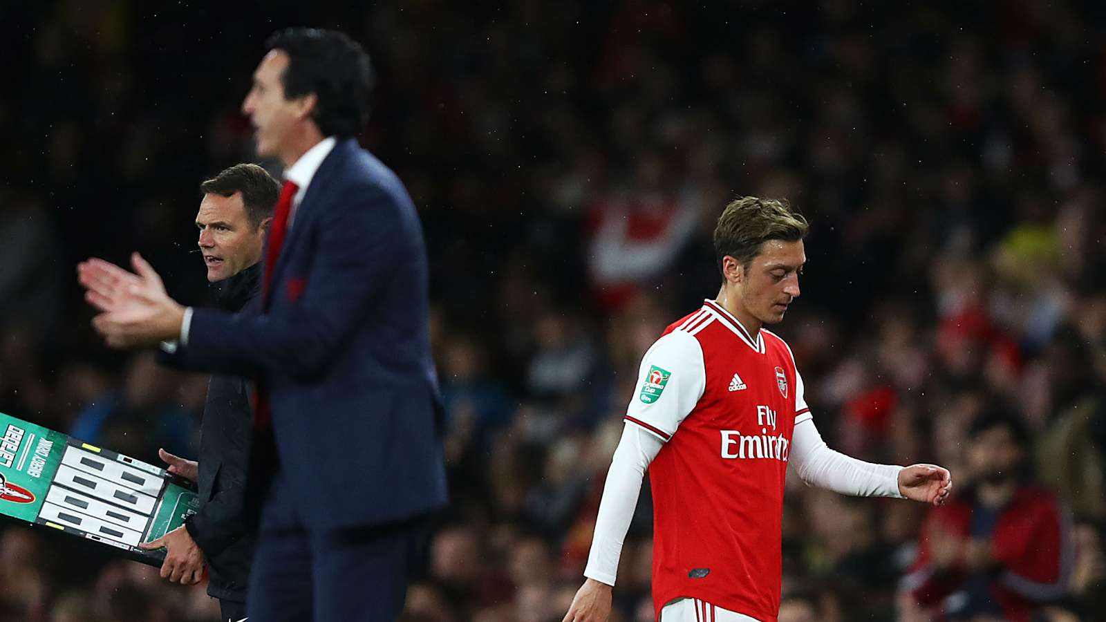 Thắng trận, Emery nói 1 câu lạnh lùng về việc bỏ rơi Ozil_69285886d5e69.jpeg