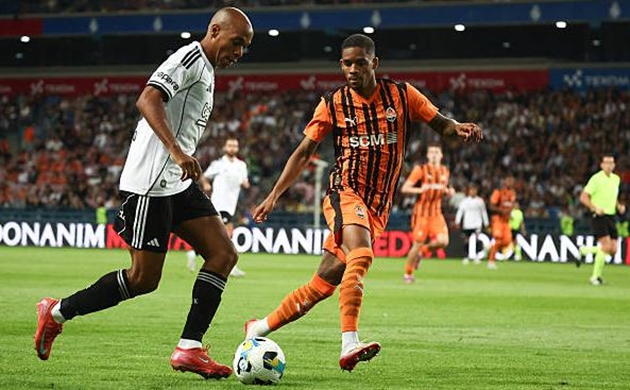 Thua bạc nhược Shakhtar, Besiktas của Solskjaer dừng bước tại Europa League_692835953b858.jpeg