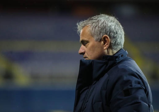 Thua rệu rã, Mourinho vào phòng thay đồ đối thủ làm ngay 1 điều_692850cd9466c.jpeg