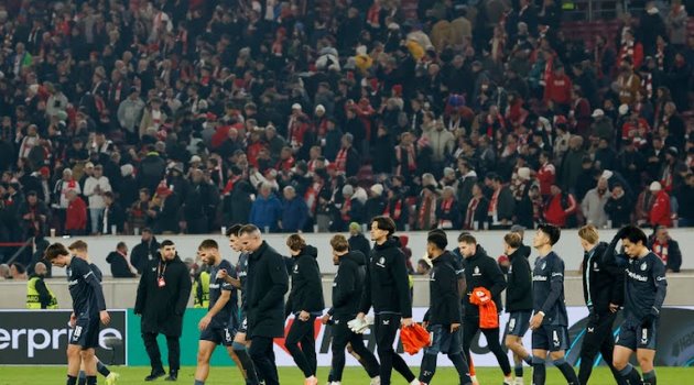 Van Persie lại thua đau với Feyenoord ở Europa League_692834d5e05f5.jpeg