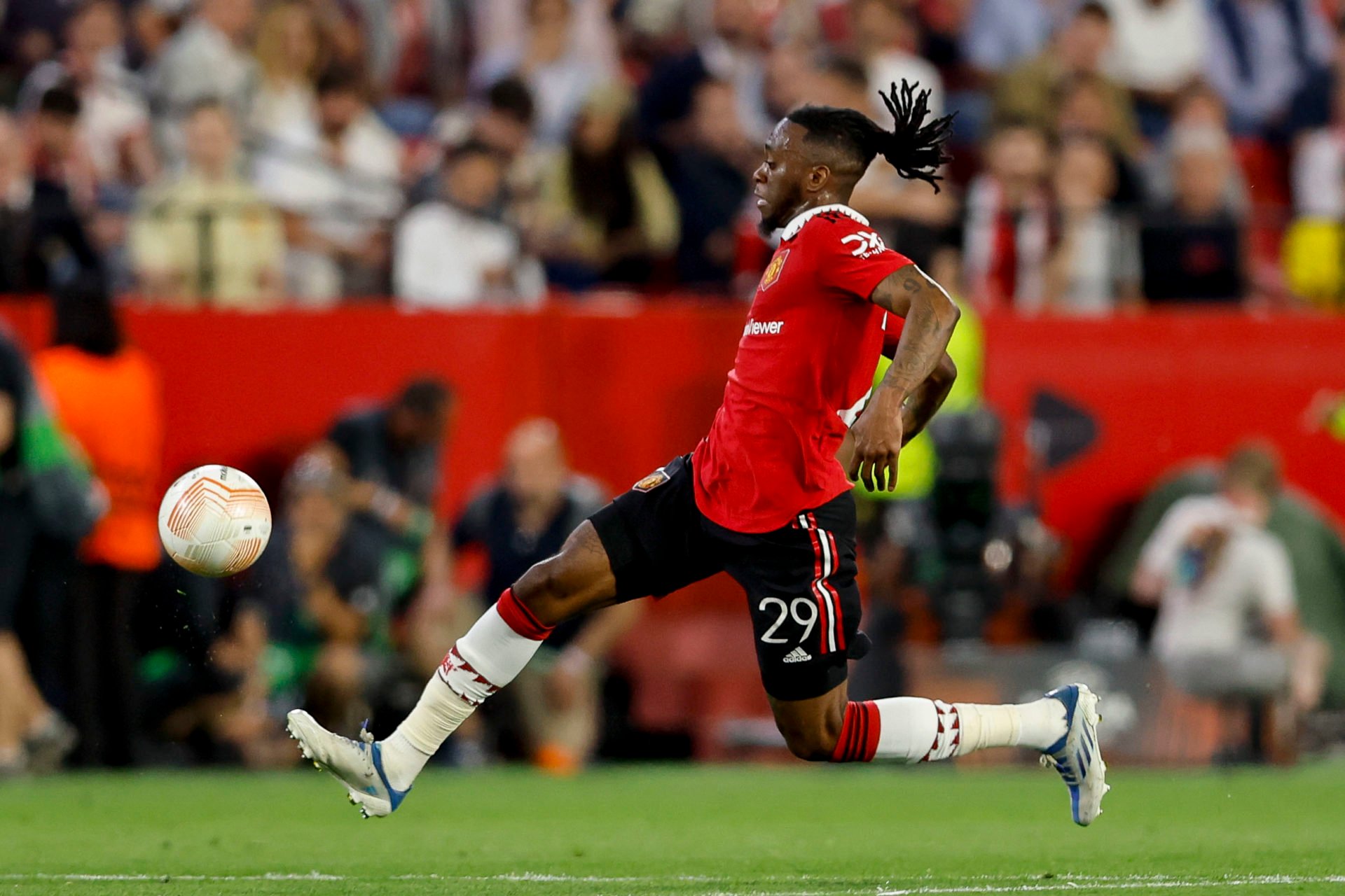 Vì sao Ten Hag khó chịu với Wan-Bissaka?_692844b922f68.jpeg