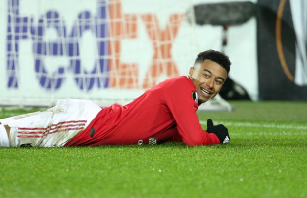 Vừa vào sân, Bruno Fernandes đã tiến đến Lingard làm ngay 1 chuyện_692855fb0e6d0.jpeg