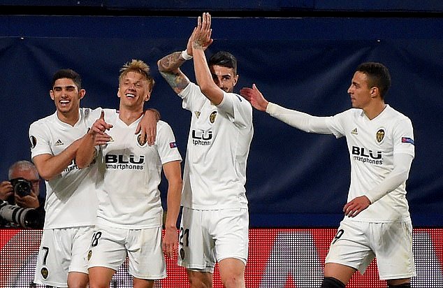 Xuyên thủng Tàu ngầm vàng, Bầy dơi đụng Pháo thủ ở bán kết_69285db17f84a.jpeg