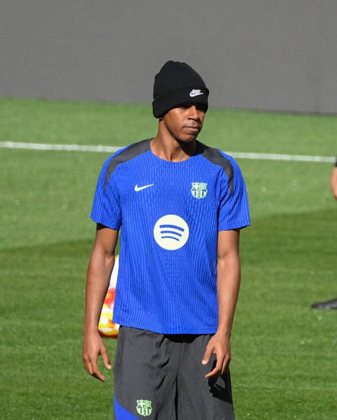 Yamal mỉa mai Real Madrid vì đòi đổi trọng tài_692835d2eab97.jpeg