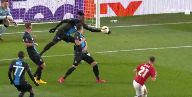 Cho Man Utd ‘hưởng lợi’, trọng tài đã đúng hay sai?_693fe8eadaf04.jpeg