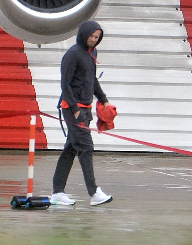 Chùm ảnh: Dàn sao Man United trùm kín mít đổ bộ sang Bỉ_693ff6909886b.jpeg