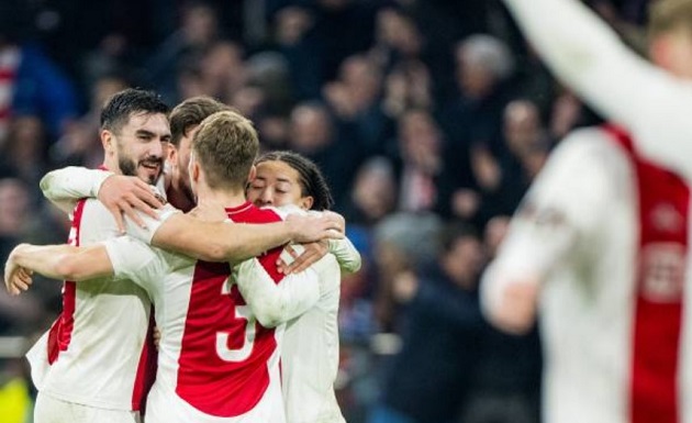 Europa League dậy sóng: Ajax lách qua khe cửa hẹp, MU có thể gặp Real Sociedad_693fd2a41cd10.jpeg