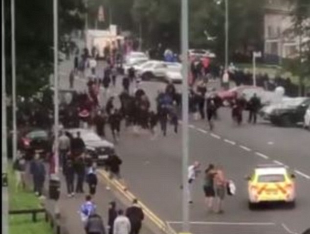 Hai người bị đâm khi Gerrard dẫn dắt Rangers vào vòng loại 3 Europa League_693ff2fd52084.jpeg