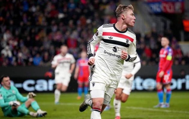 Hojlund chia sẻ về khoảnh khắc giúp M.U lội ngược dòng thành công_693fd3c6bfcf4.jpeg