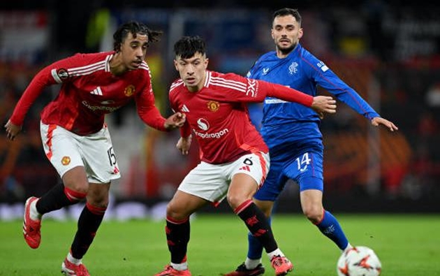 Lisandro Martinez vẫn xứng đáng là trụ cột của M.U_693fd314bd128.jpeg