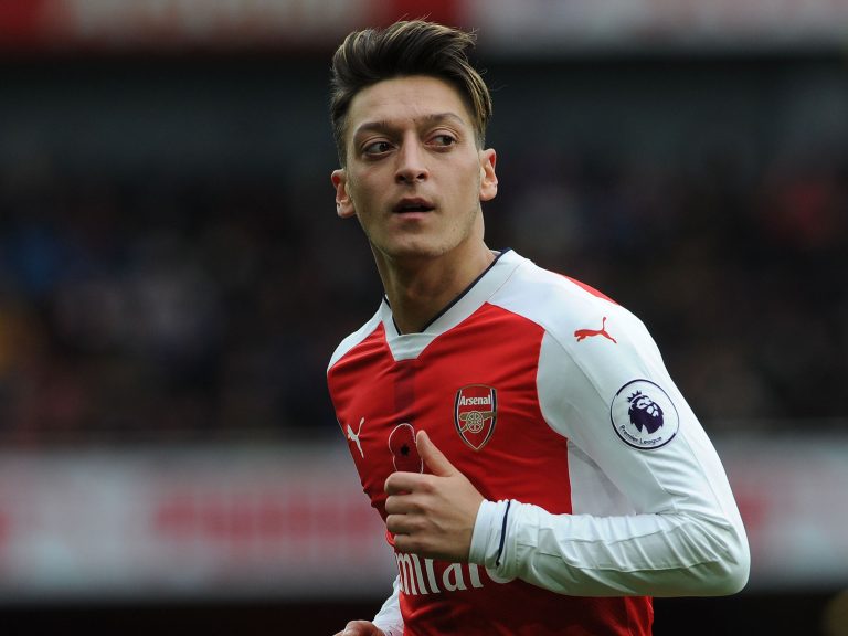 Ozil “lên đồng” và đây là phản ứng của Emery_693ff02720d76.jpeg