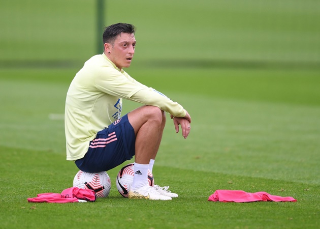 Ozil ‘một lòng’ với Arsenal khiến Mikel Arteta phát cuồng_693fe6e6eebad.jpeg