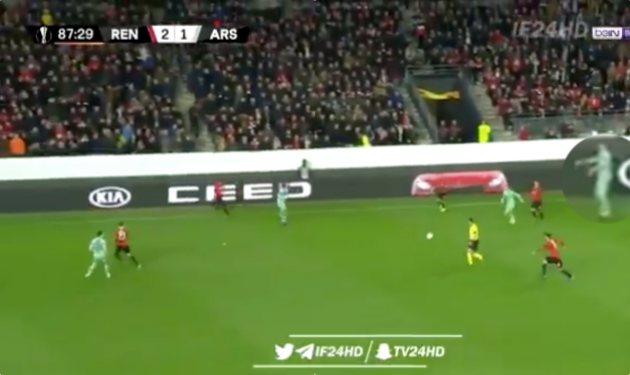 Sốc! Nacho Monreal “hờn dỗi” khi Arsenal dính phản công và nhận bàn thua_693fef9418f2b.png